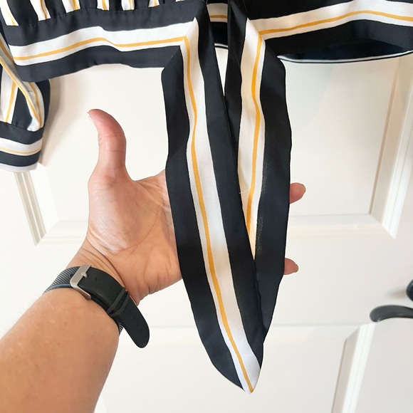 Who What Wear black white and yellow cropped button up blouse - Picture 4 of 6